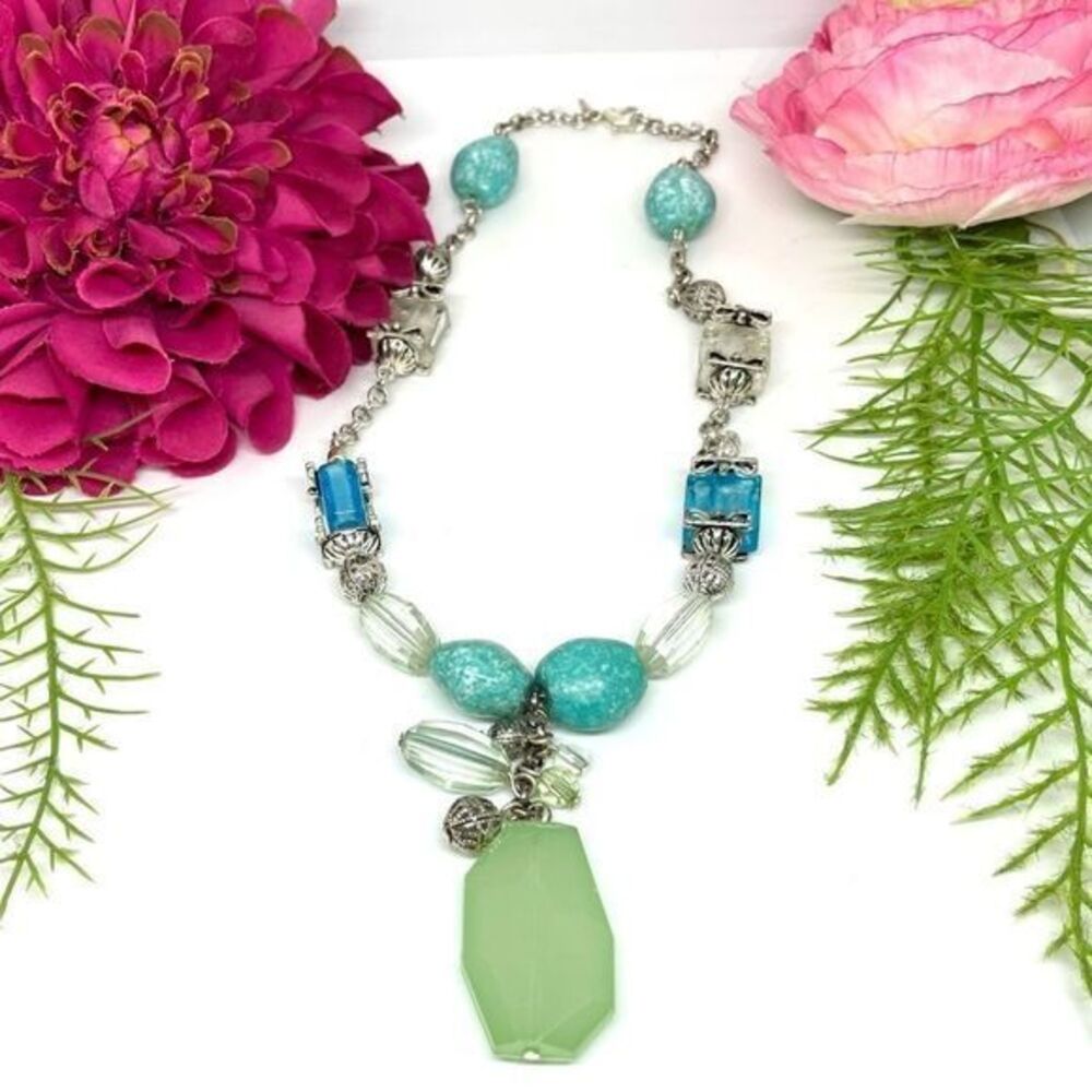 VINTAGE⚜️AVON Aqua Glass & Acrylic Bead Necklace